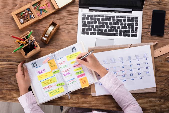 Plan de 90 días para construir el stack profesional de consultor digital