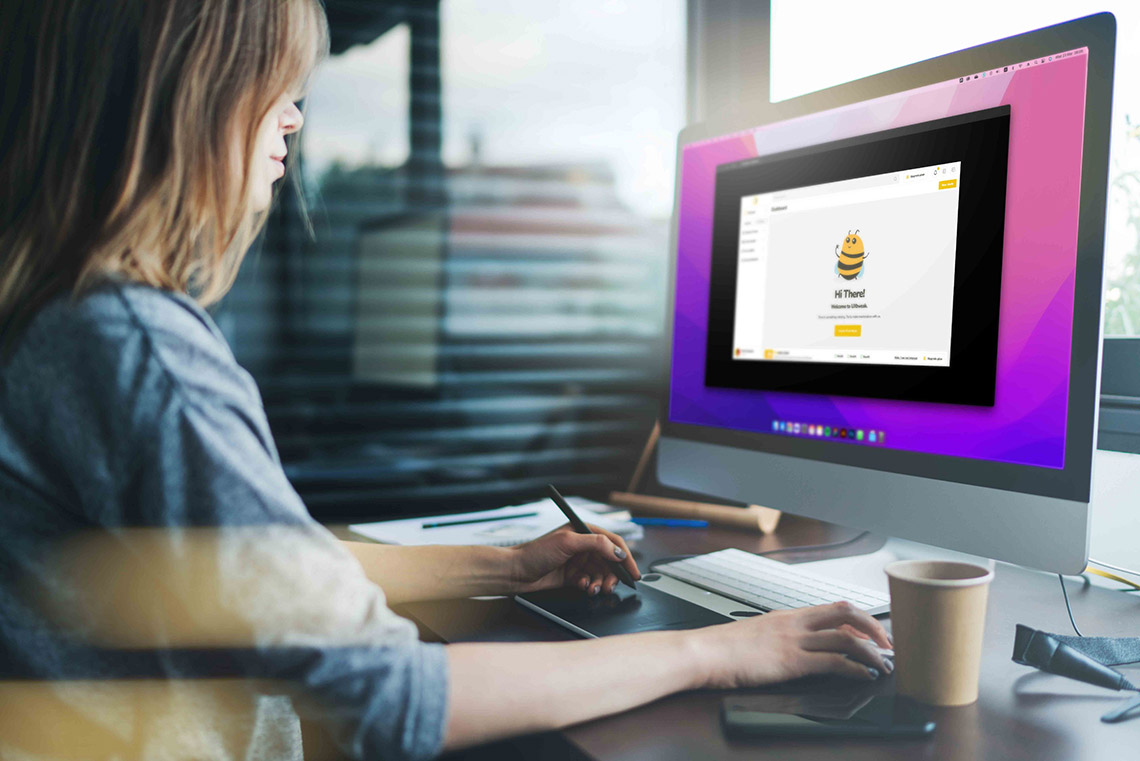 Sesión de test de usabilidad con usuario navegando prototipo web