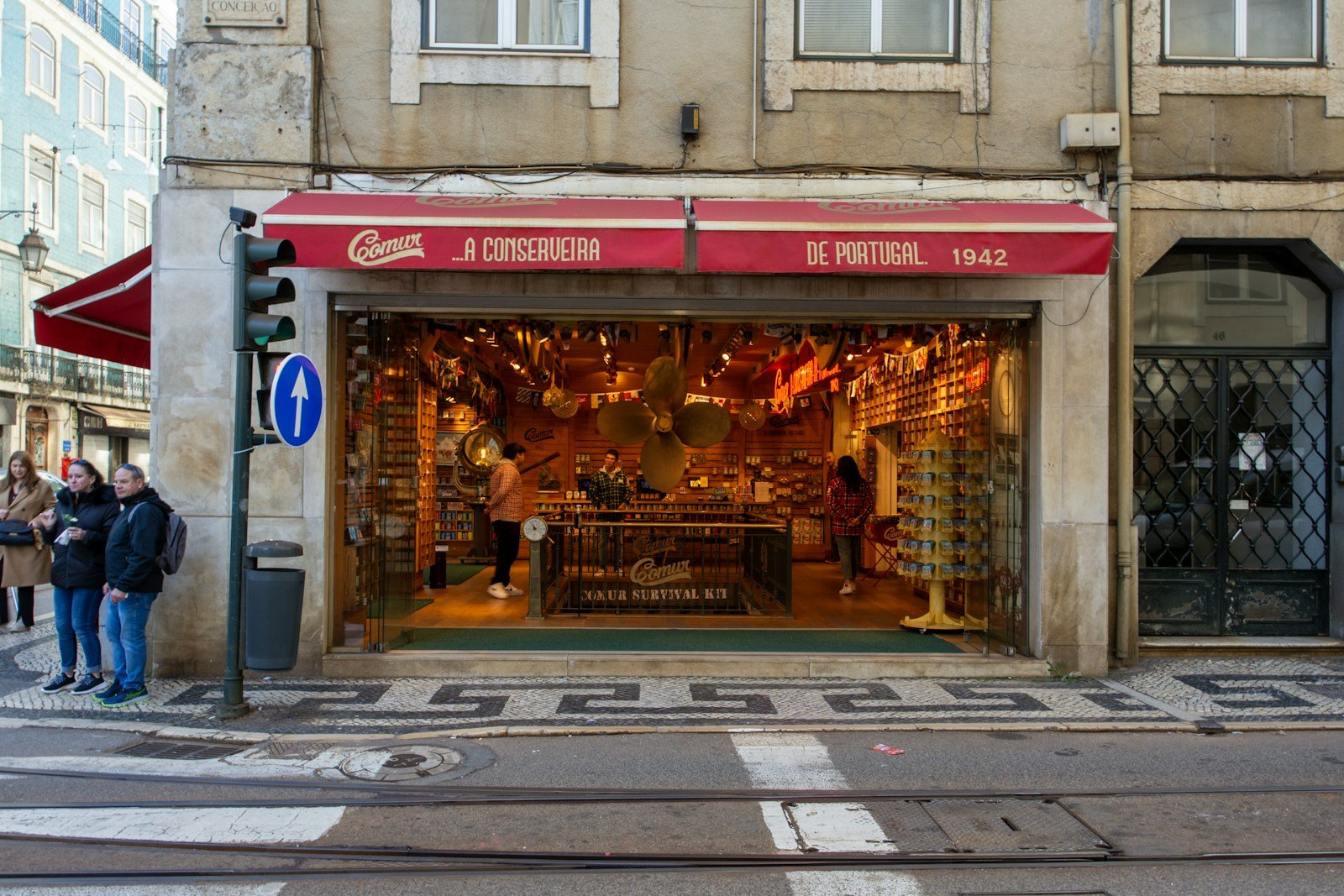 Calle comercial de Lisboa que representa el mercado digital luso para marcas españolas